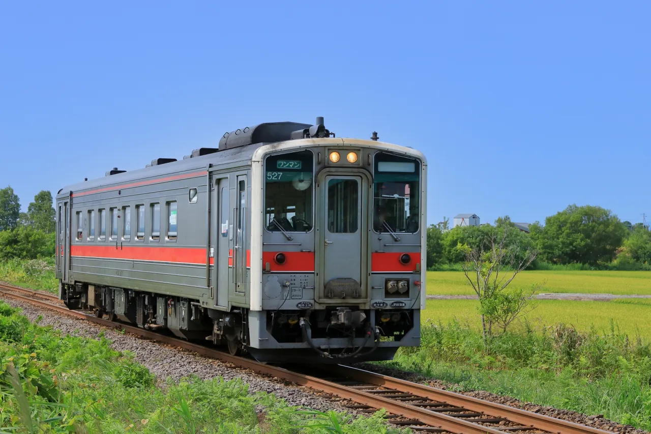 秩父別町を走るキハ54